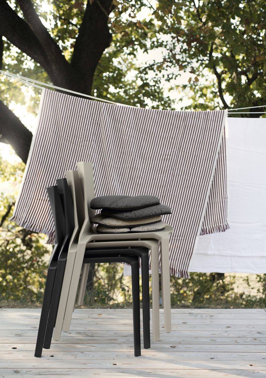 chaise plana lyon kristalia