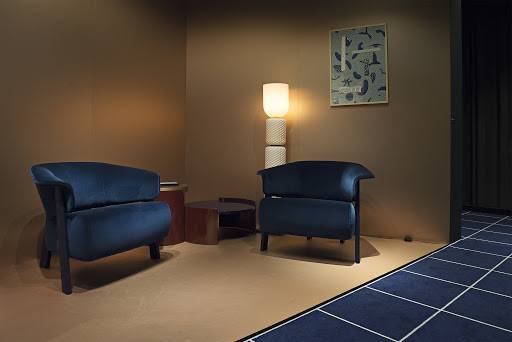 BACK-WING ARMCHAIR