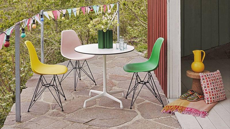 Eames Plastic Chair version actualisée du légendaire Fiberglass Chair DSR