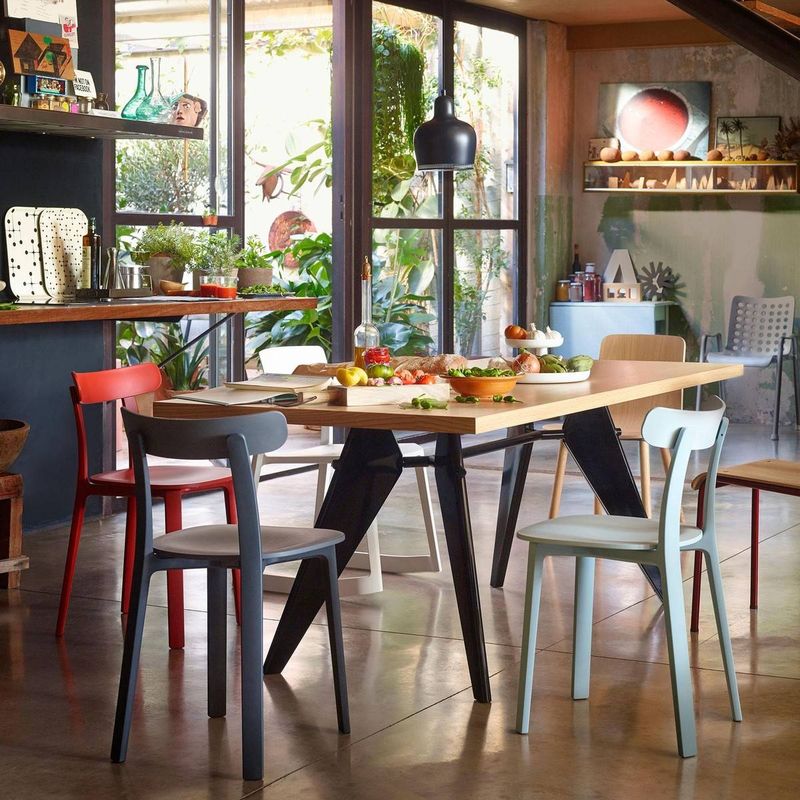 EM TABLE