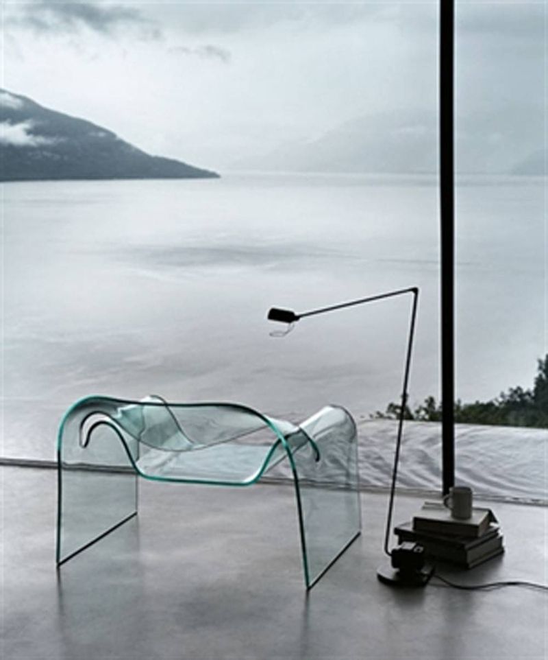 Fauteuil GHOST en Verre chez Arrivetz Lyon – Design Sculptural et Transparent