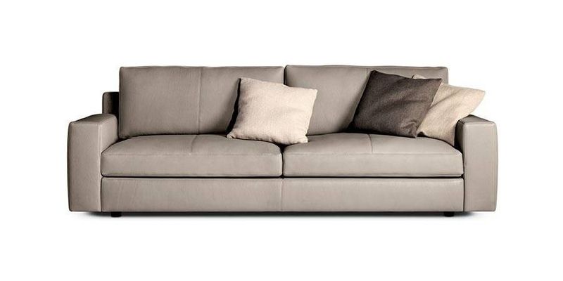 Canapé Massimosistema Poltrona Frau : confort en cuir Pelle Frau®, disponible à Lyon chez Arrivetz
