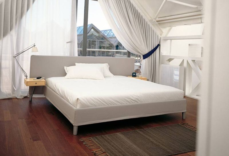 Lit Design Cassina chez Arrivetz Lyon : Confort, Personnalisation et Éclairage Intégré